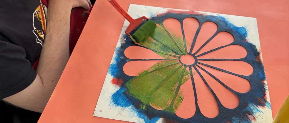 Ateliers d’art-thérapie à Résidence de La Lande à Betton auprès de personnes cérébro-lésées