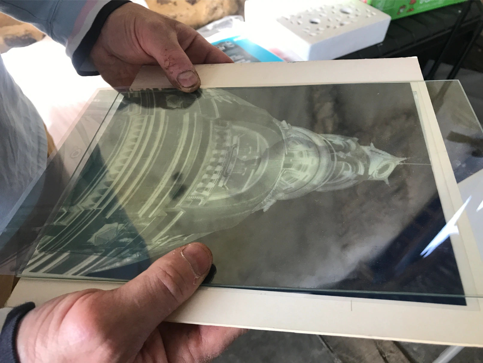 Ateliers-artistiques-dans-une-association-bretagne-gravure-Cyanotype 1