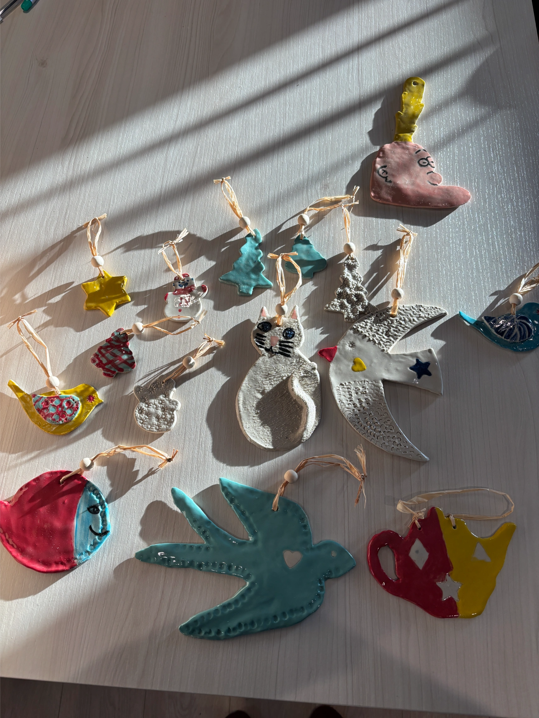 Ateliers-artistiques-dans-une-association-bretagne-gravure-Modelage3