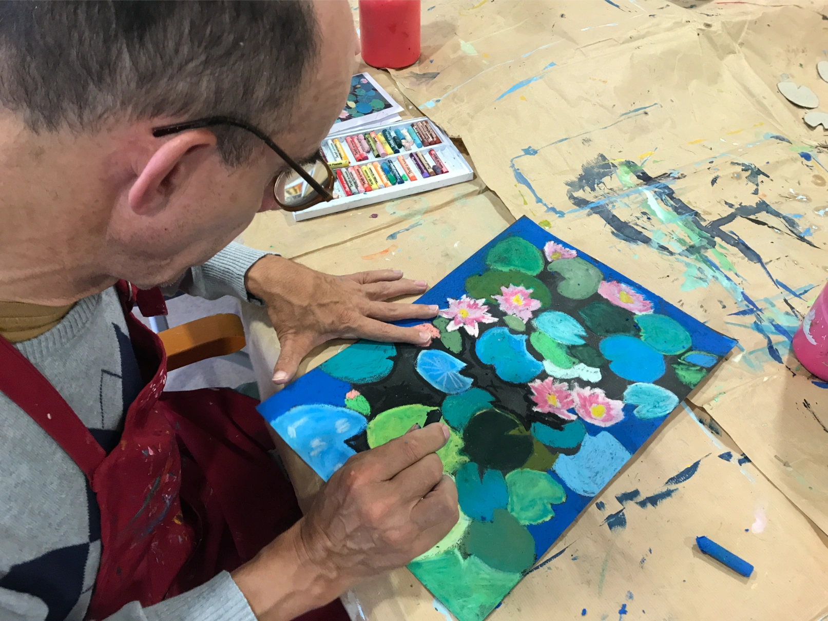 atelier-art-therapie-foyer-de-vie-personnes-en-situation-de-handicap-Nénuphars