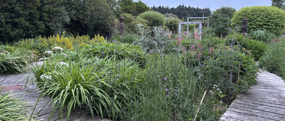 Exposition aux Jardins de Rocambole à Corps-Nuds