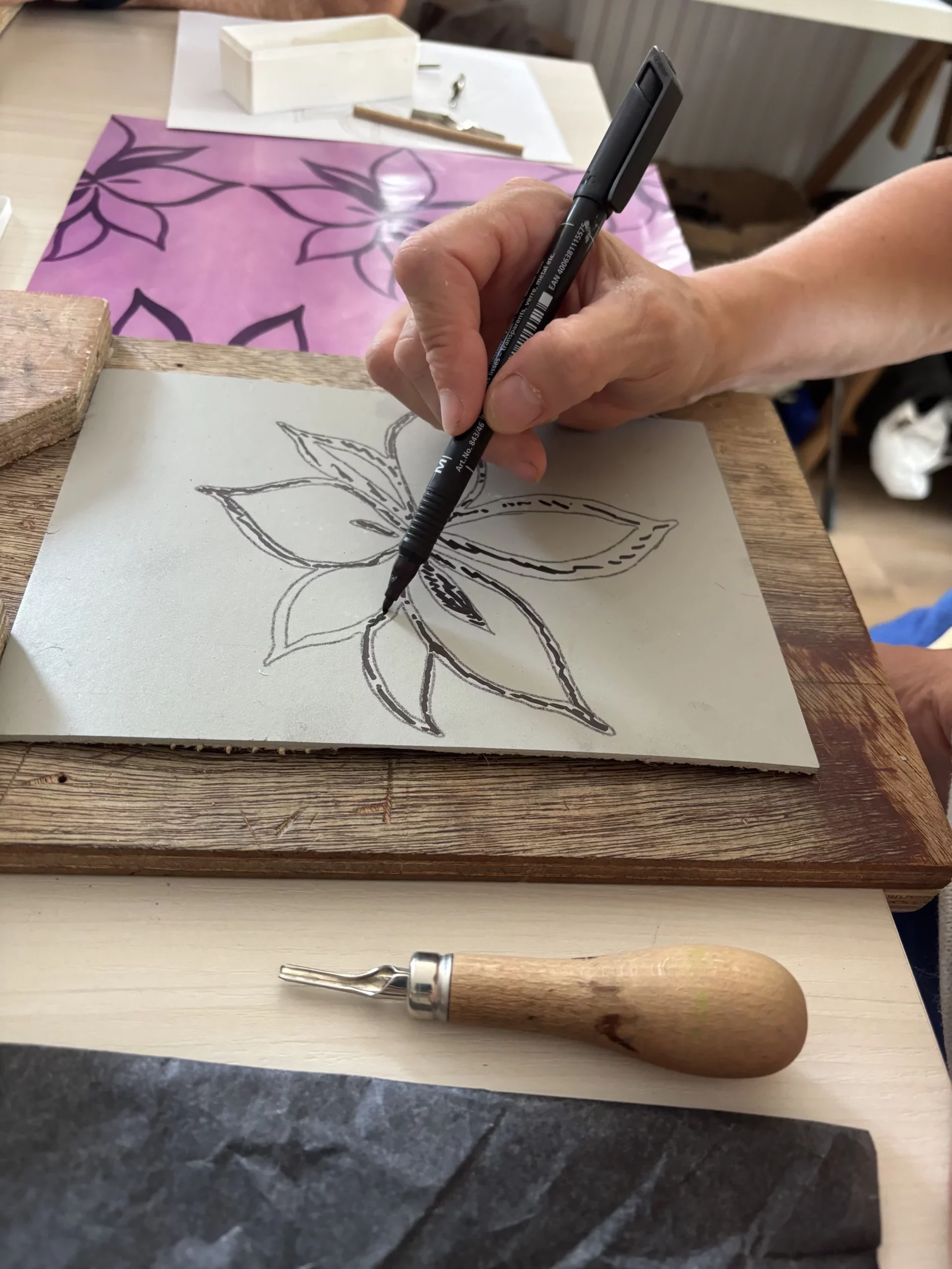 Atelier linogravure plaque fleur