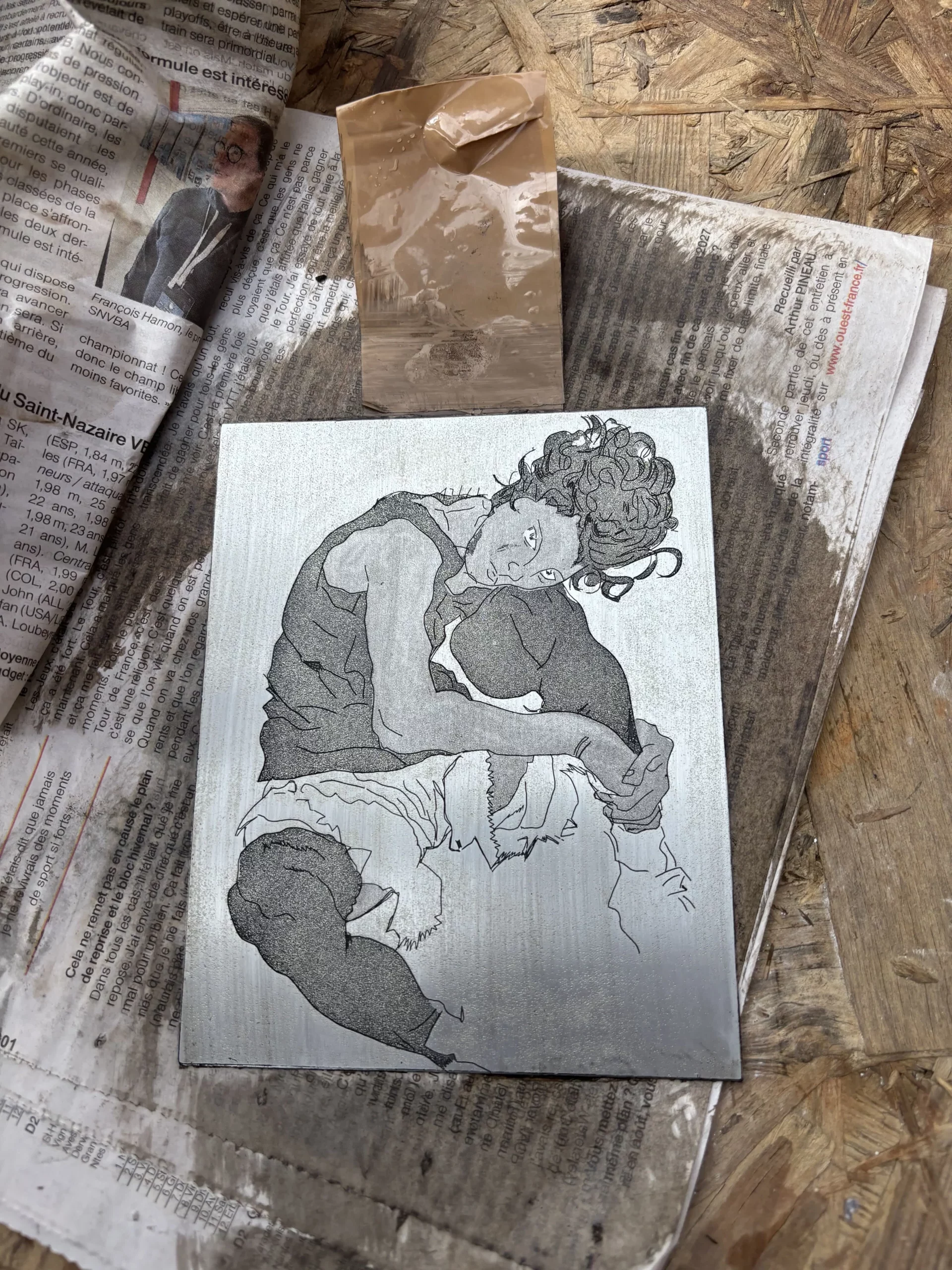 Gravure et aquatinte sur la plaque de zinc